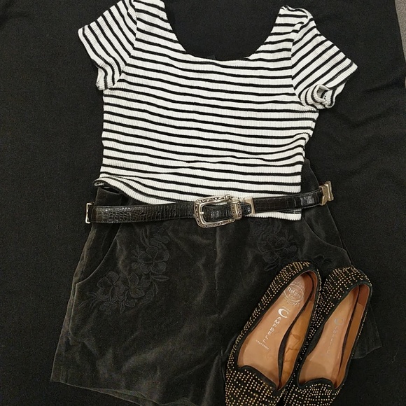 Free People Pants - Free people size 2 shorts embroidered